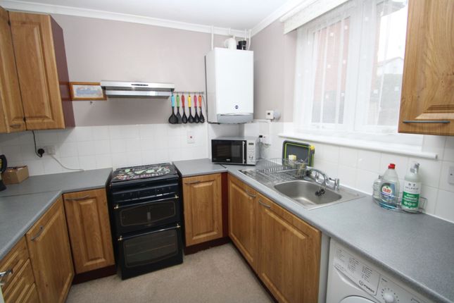 5 Barton Way, High Wycombe photo 3