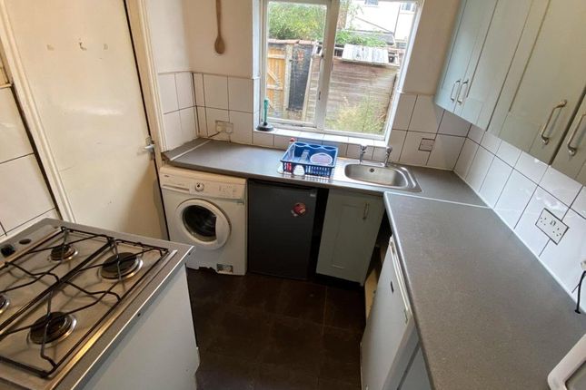 215, Thornton Road, Manchester photo 4
