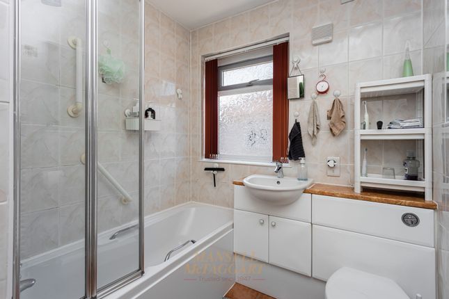22 Smallmead, Horley photo 4