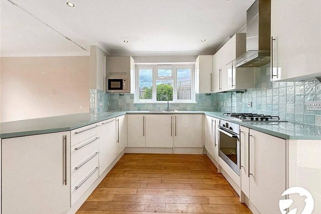 4, Eccleston Close, Orpington photo 2