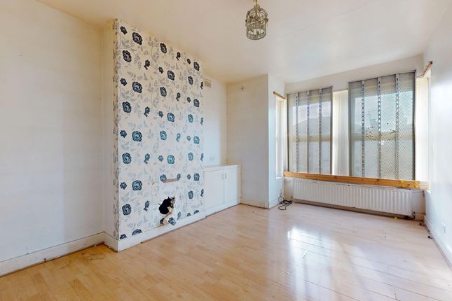 Flat B, London photo 2