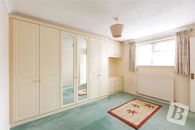 38, Broad Oaks, Essex photo 4