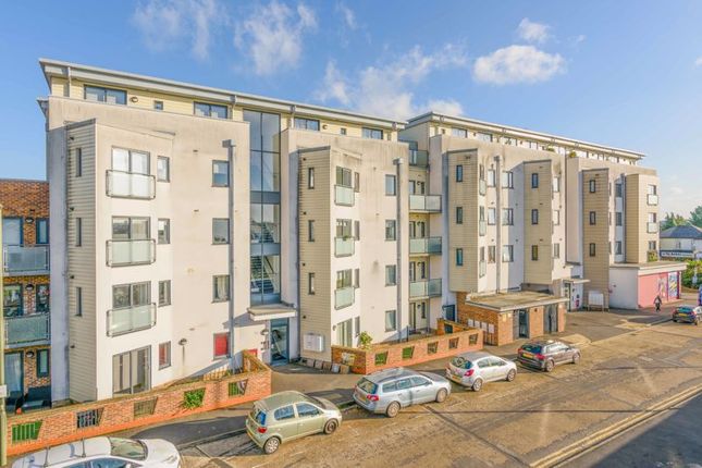 Flat for sale in Victory Park Road, Addlestone