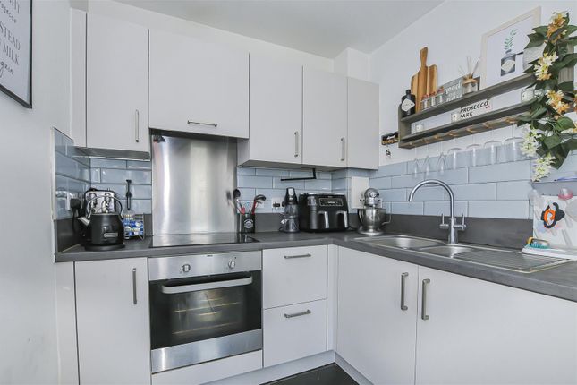 Flat 7 Waddington House, Barnes Wallis Way, St. Albans photo 4