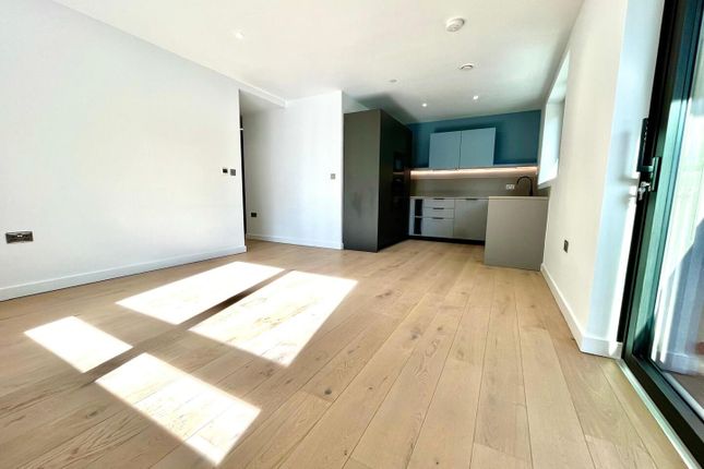 101, 57 Chandlers Avenue, London photo 3