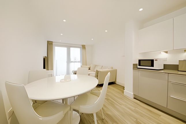 3B Burnt Oak Broadway, London photo 4