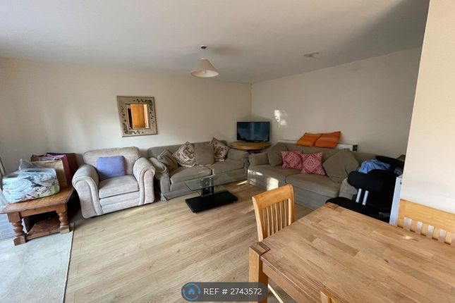 Ashwood Avenue, Uxbridge photo 2