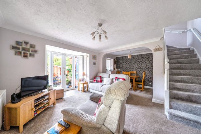 4, Cheshire Close, Ottershaw photo 4