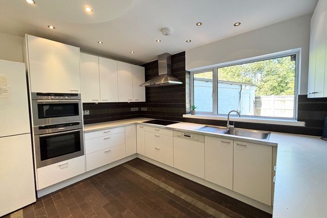 5 Manor Road, Sutton photo 2