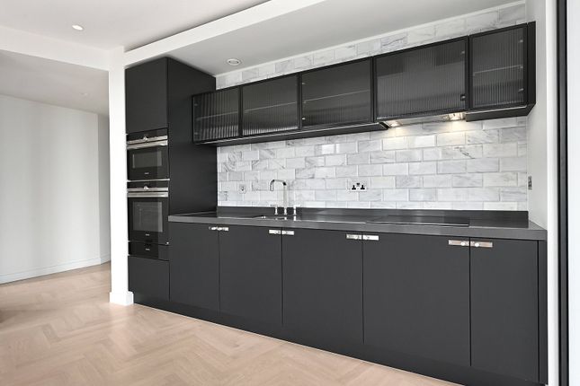 S2402 One Crown Place, 19, Sun Street, London photo 3