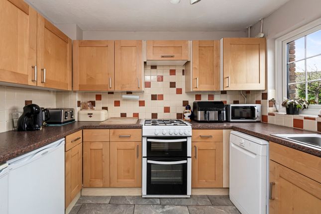 6 Cootham Green, Pulborough photo 4