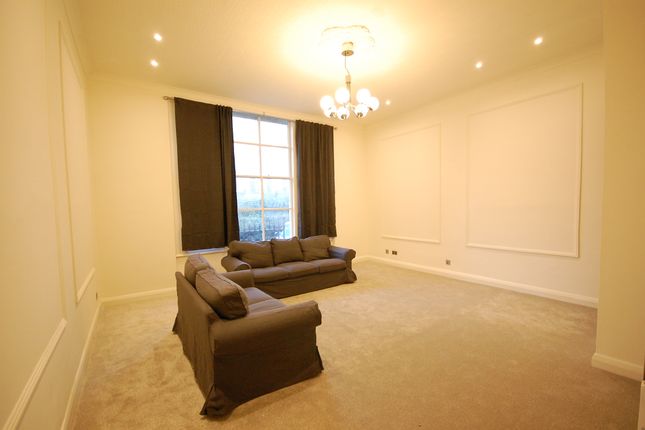 Flat to rent in Westbourne Terrace, London