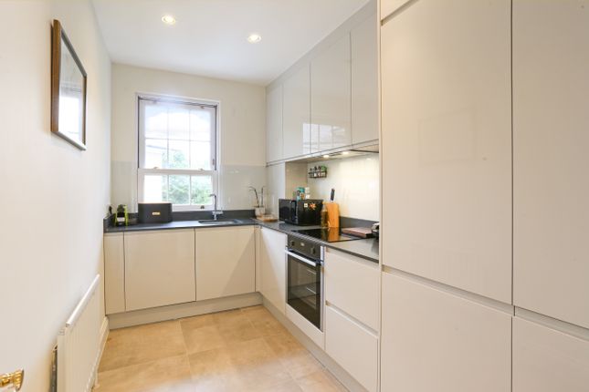 Flat to rent in Southlands Drive, Wimbledon