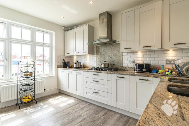 4, Burdett Road, Basildon photo 4