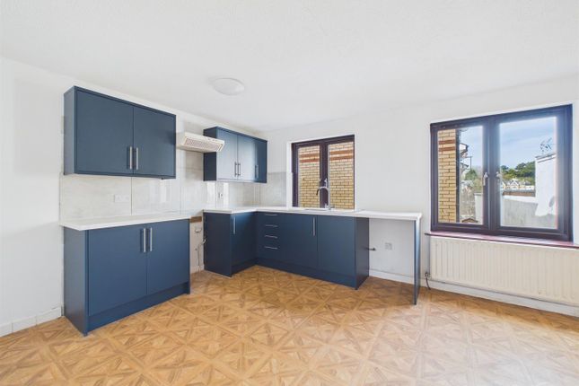 18, Clifton Court, Ilfracombe photo 2