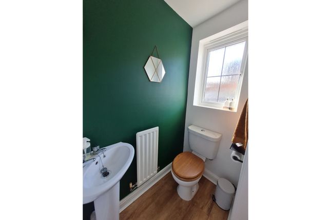 Town house for sale in Lapwing View, Horbury