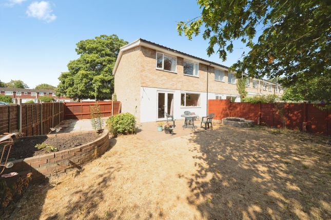 40, Green Lane Close, West Byfleet photo 3