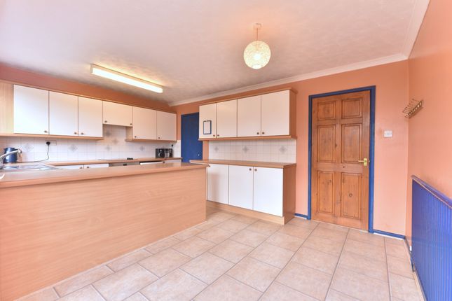 38 Wheatley Crescent, Huntingdon photo 2