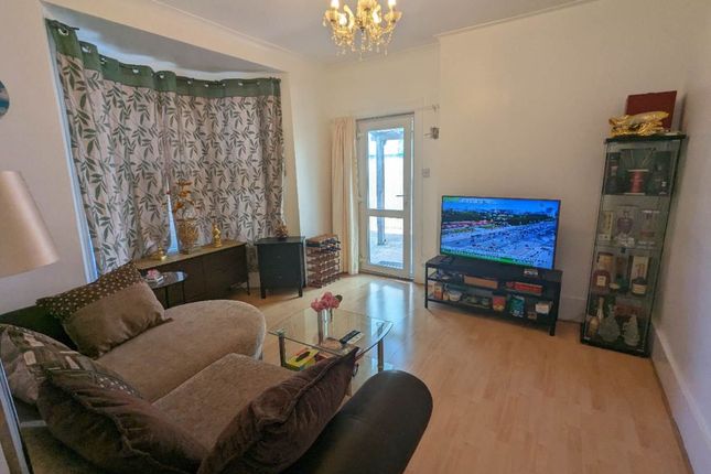 Flat for sale in Beulah Road, Thornton Heath