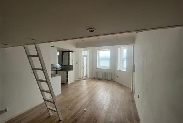 Flat to rent in Eversfield Place, St. Leonards-On-Sea