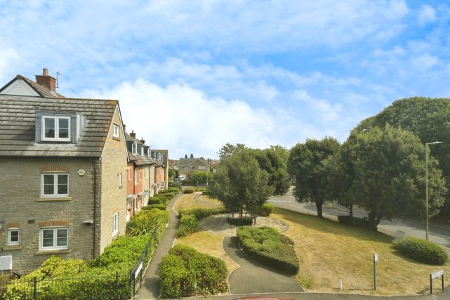 Flat 3, 1 Strouds Close - Old Town, Swindon photo 2
