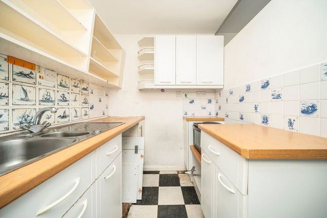 Flat 107, Clare Court, Judd Street, London photo 4