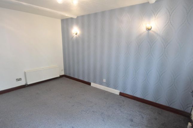 18, Sanderson Street, Bury photo 4