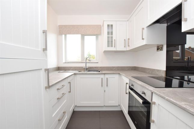 Flat to rent in Stanhope Avenue, Cawthorne, Barnsley