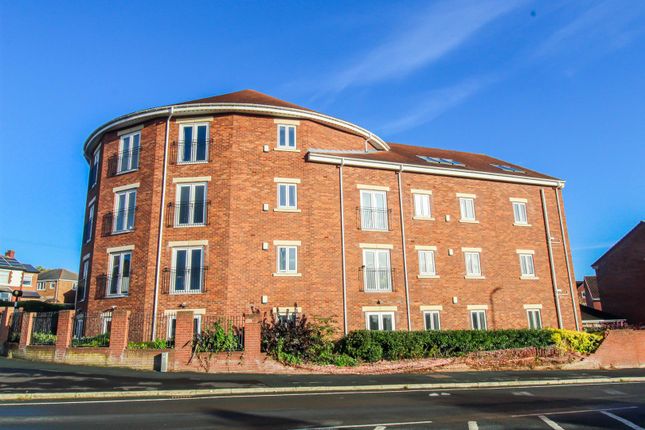 1-bed flat on Kingsway Gardens, Ossett, £100,000