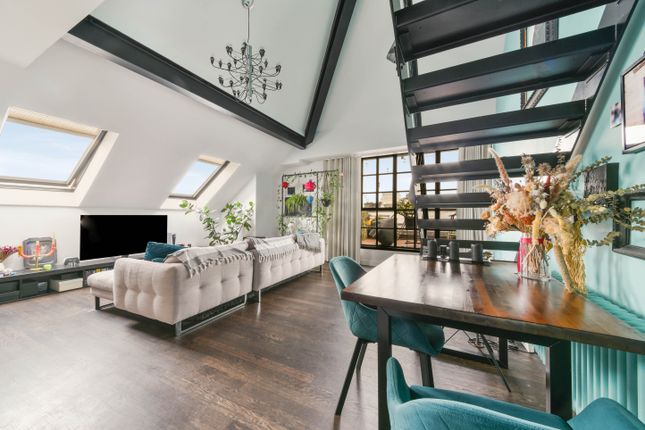 Penthouse for sale in Canada Wharf, London