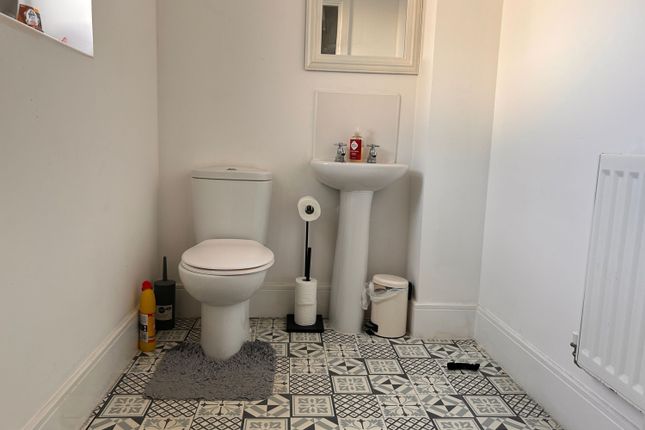 2, Springwood Close, Durham photo 4