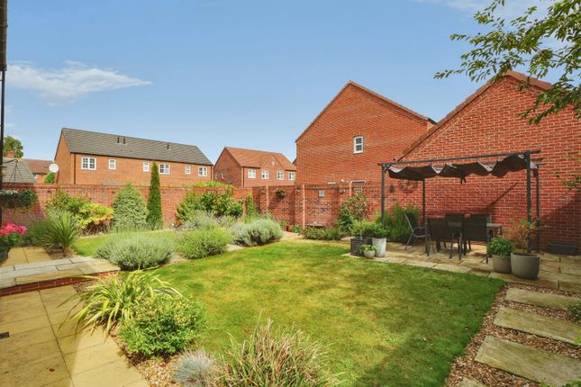 8, Goldfinch Way, York photo 2