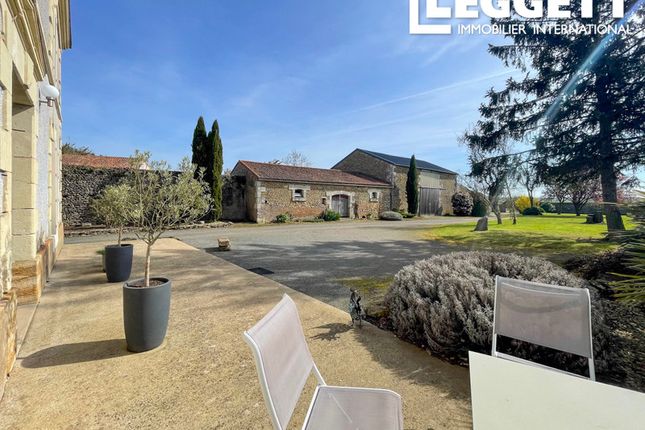 Villa for sale in Louzy, Deux-Sèvres, Nouvelle-Aquitaine