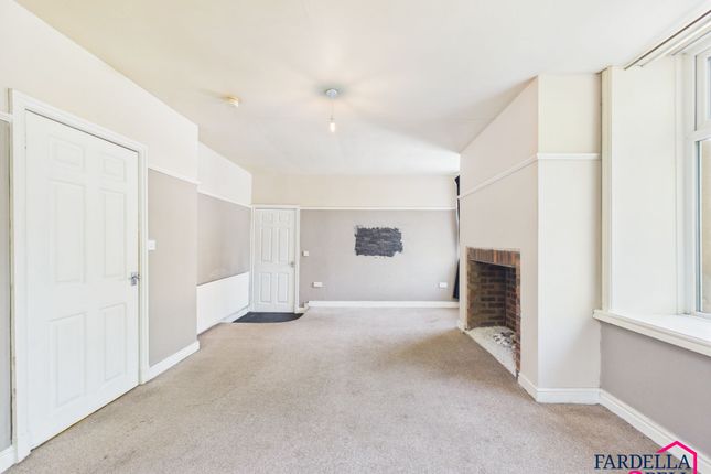 2 Russell Terrace, Burnley photo 3