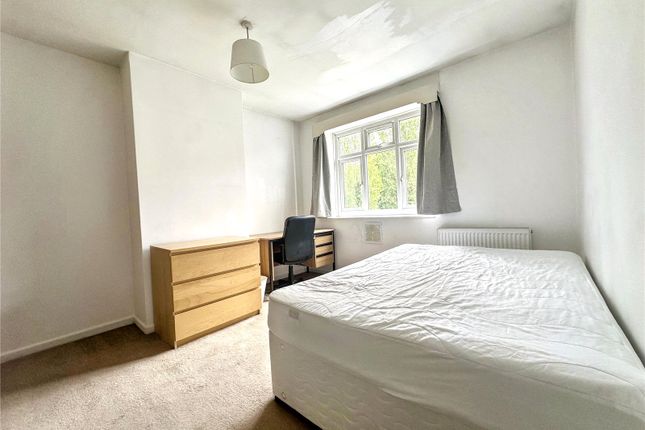 200, Stroud Crescent, London photo 3
