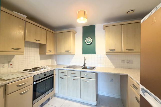 31, Shawbury Avenue, Gloucester photo 3