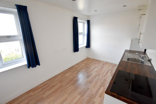 Flat 15, 5 Markfield Court Swithland Avenue, Leicester photo 4