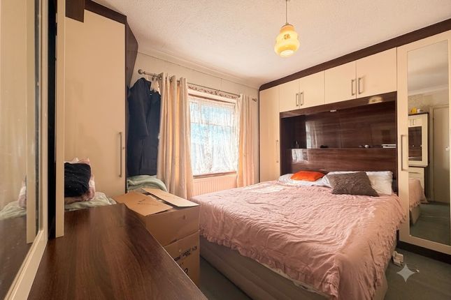 47, Colyers Lane, Erith photo 5