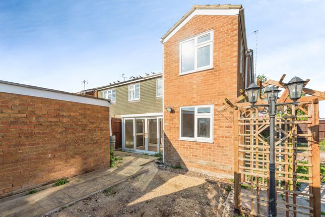 2, Lodden Avenue, Wallingford photo 2