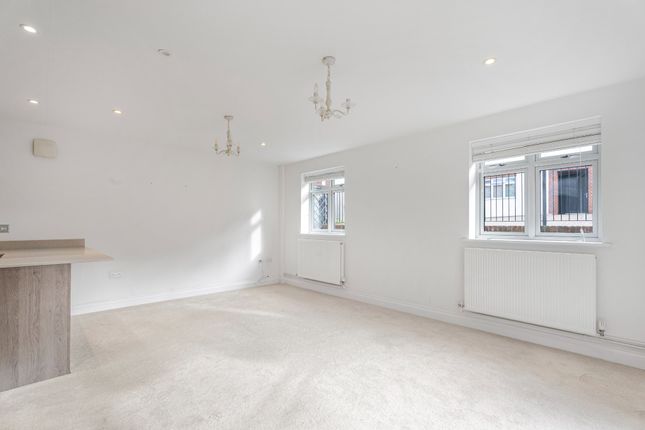 2 Arden Court, Arden Grove, Harpenden photo 4