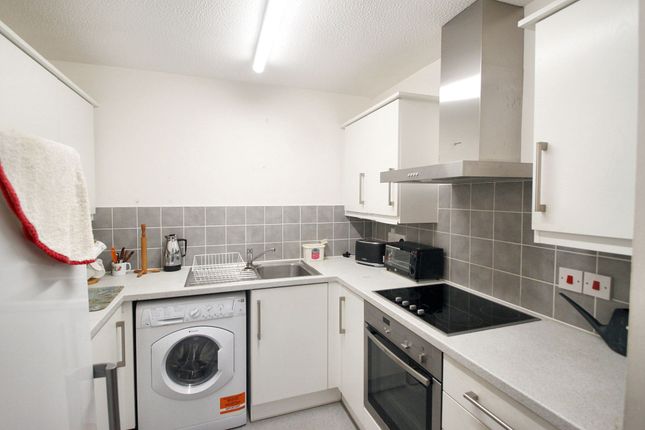 Flat 6, Ullswater Court, London photo 3
