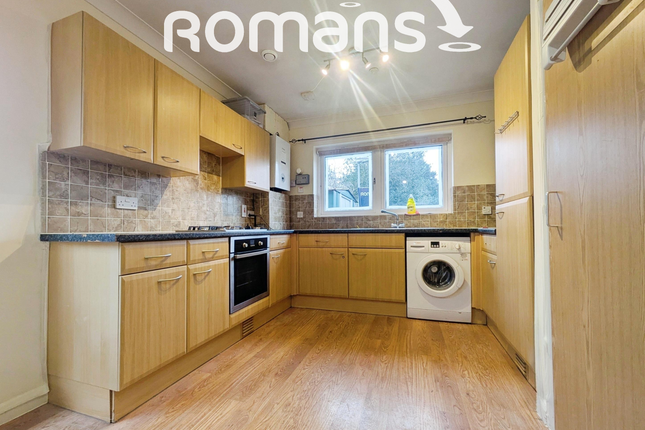 21b, Willow Crescent, Farnborough photo 2