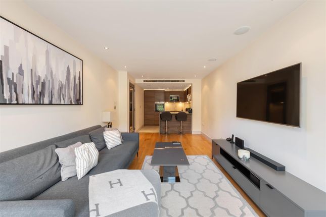Flat to rent in Doulton House, Park Street, London