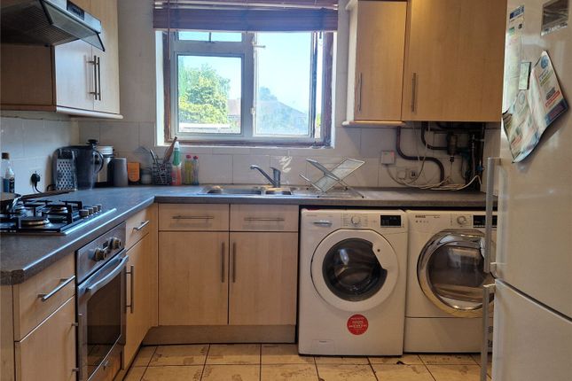 Room 2, 2, Dedworth Drive, Berkshire photo 4