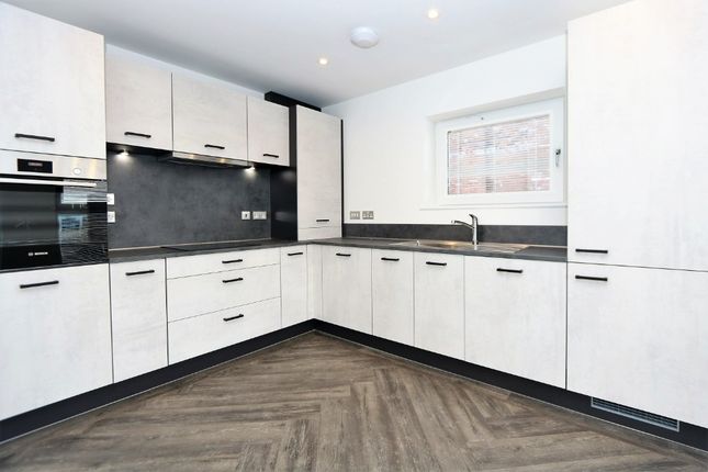 Flat 3/1, 2, Festival Court, Glasgow photo 5
