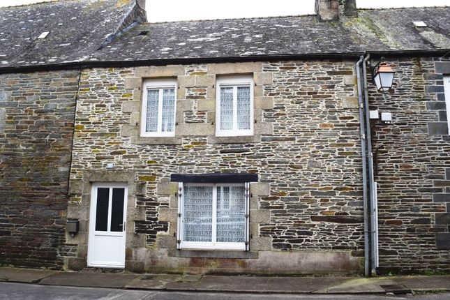 Terraced house for sale in 22570 Gouarec, Côtes-D'armor, Brittany, France