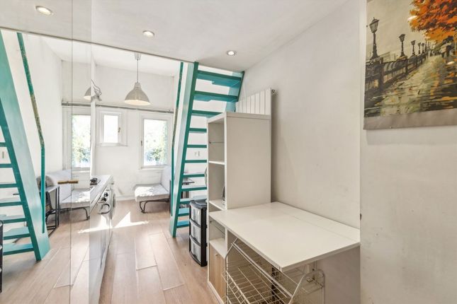 Flat 2, 11, Gwendwr Road, London photo 2