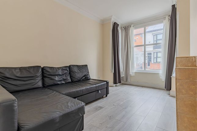 31 Eastleigh Road, Leicester photo 3