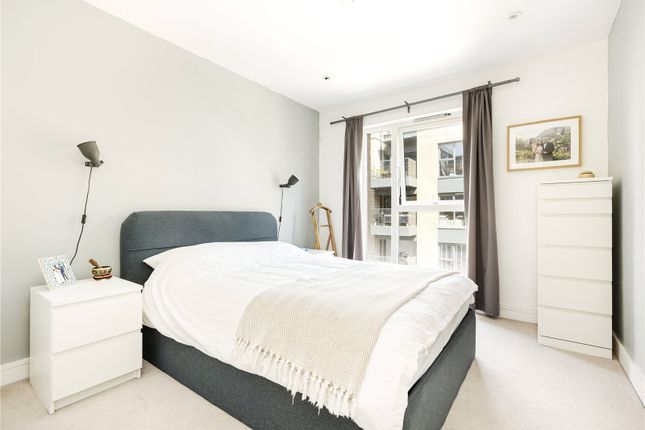 Flat for sale in Fairbourne Road, Clapham