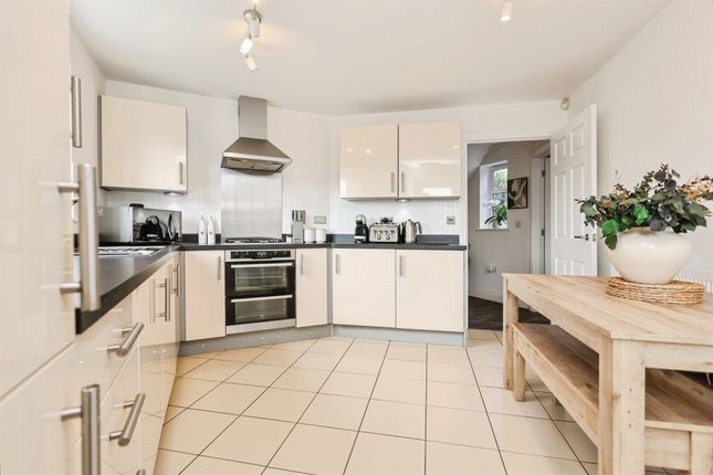 5, Broom Close, BIRMINGHAM photo 3